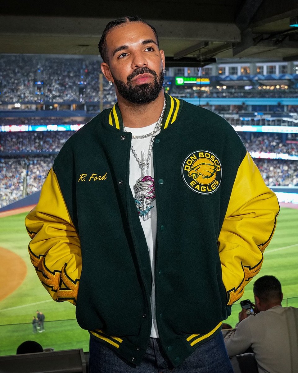 MikeBeauvais's tweet image. Drake is wild for this one.