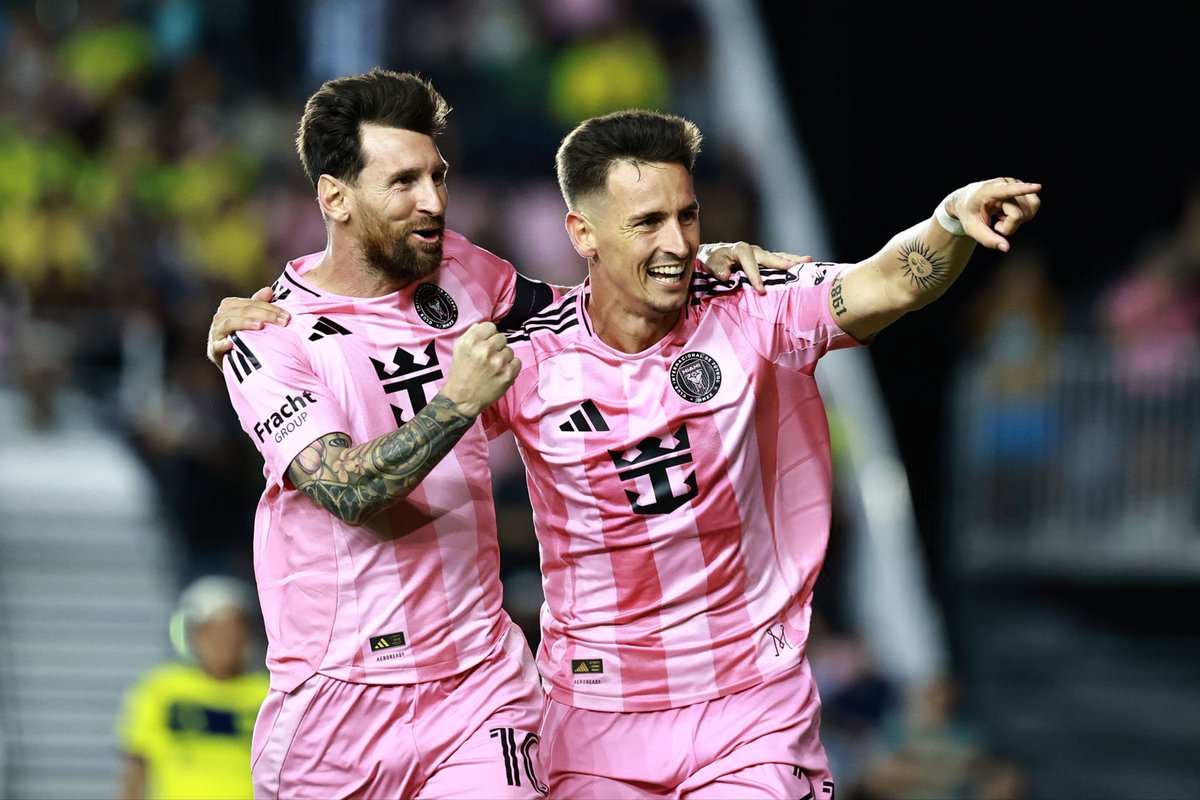 Tadeo Allende celebrates with Lionel Messi after scoring the team's second goal!