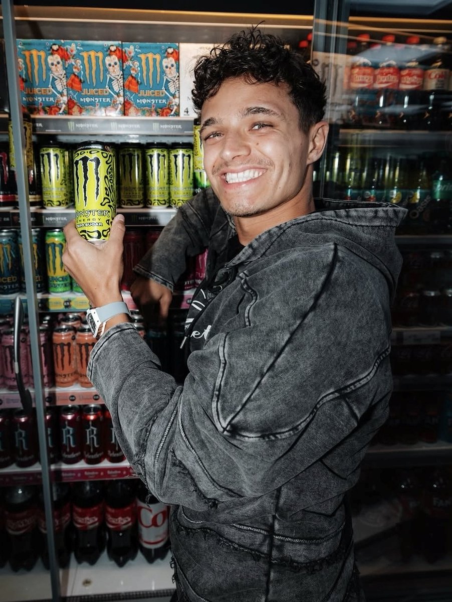 ln4win's tweet image. 2017: lewis hamilton&apos;s monster flavor is released. he wins the wdc.

2025: lando norris&apos;s monster flavor is released...