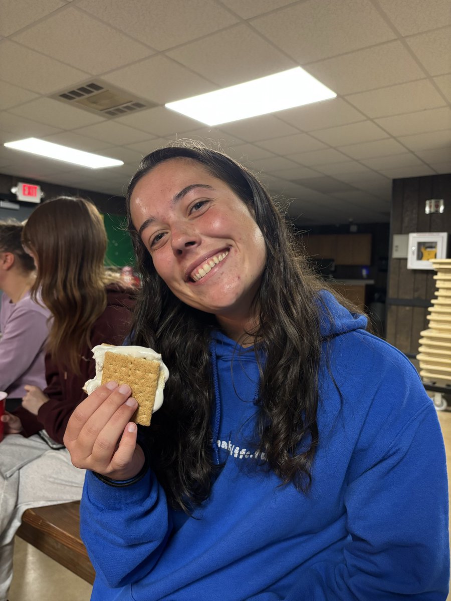 berghornlacey7's tweet photo. S’mores with my roomie! #techwell https://t.co/jDd0qIsBg3