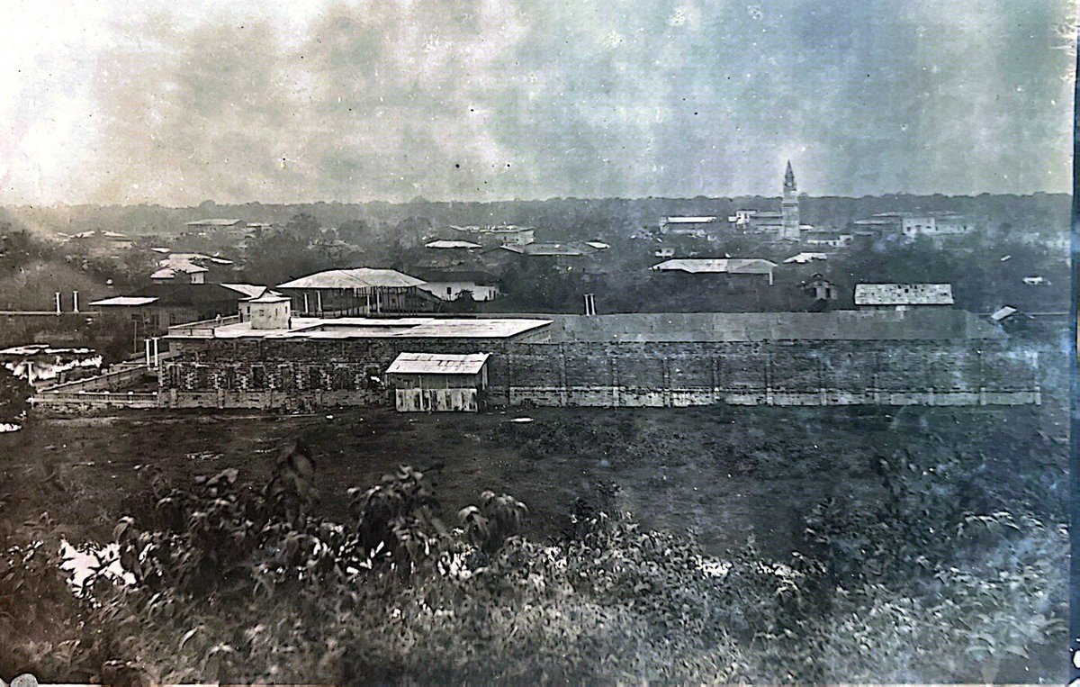 #MemoriaUrbana La Penitenciaria de Quibdó 1926 cumplirá un siglo el próximo año , iniciada durante la administración del Intendente Jorge Valencia Lozano, seguida de Vargas Vásquez (1924-1926) e inaugurada el 6 de abril de 1926. Foto Archivo Familia Scarpetta Quintana - Cali.