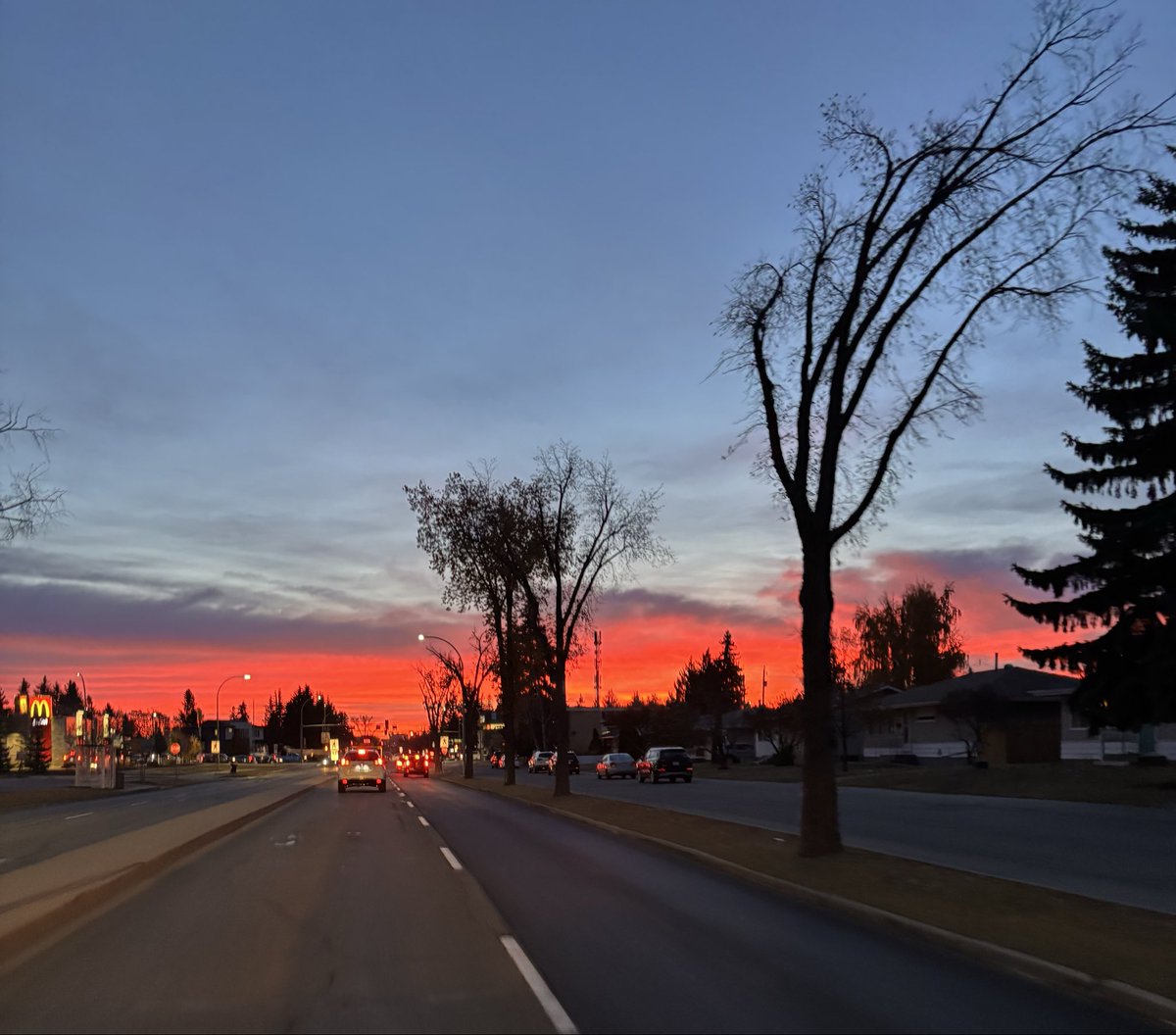 给自己下了碗小面
朝霞还是晚霞？