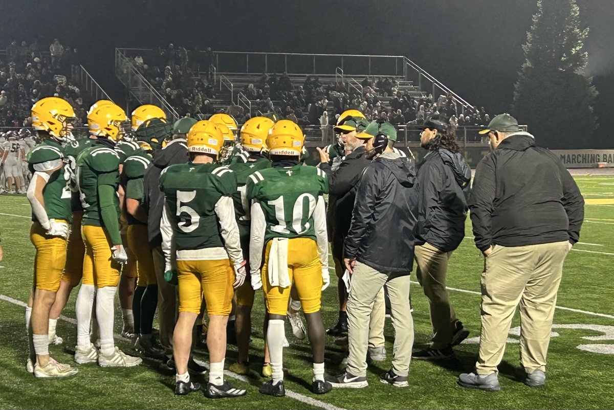 PiusXtra's tweet photo. Great effort on Senior Night by the Pius X players and coaches but they fall short against Waverly 22-7. Go Bolts⚡️ https://t.co/gexiQrsGlS
