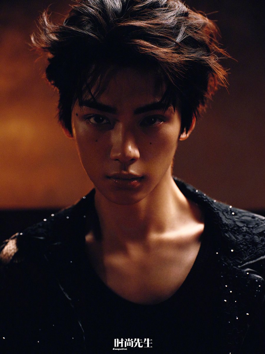 SweetCorns0714's tweet photo. I live with truth in my heart, and I sing with all my soul. From Esquire’s Weibo 10/23/2025
#EsquireOctoberIssue #CoverStar #ZiYu https://t.co/ZAIZX4Sj0z