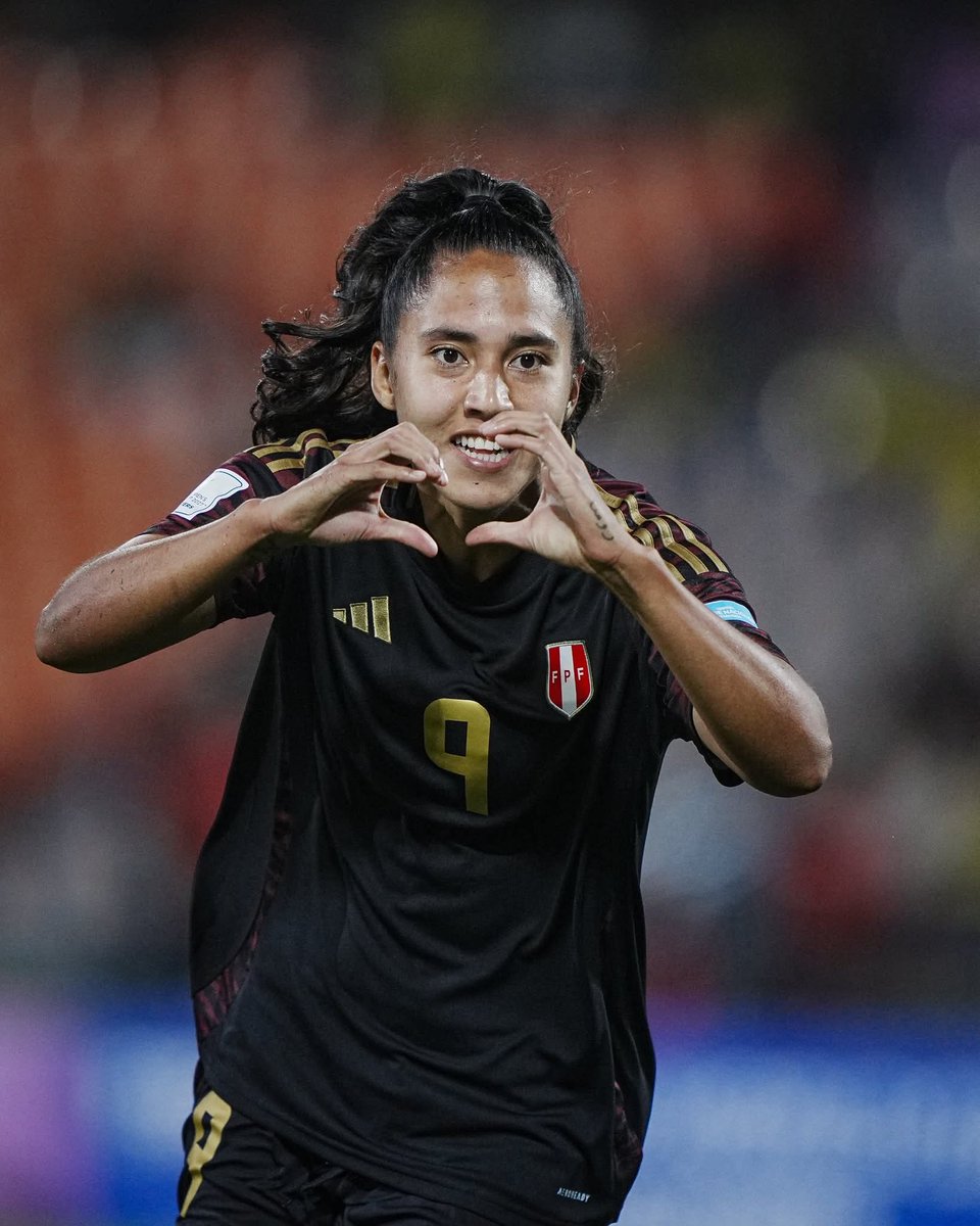 futfemp's tweet photo. ⚽ Goles del partido:
🇨🇴 Leyci Santos (5’, 89’), Daniela Montoya (73’) e Ivonne Chacón (90+6’)
🇵🇪 Pierina Núñez (51’) marcó el descuento, firmando el primer gol de Perú en esta competencia. 🔥

#VamosPerú #CONMEBOL #FútbolFemenino https://t.co/E2Dts5Fm2q