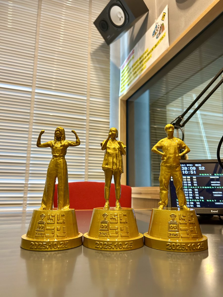 kmixradicon's tweet photo. 今回のらじコンは…！

”LISTENERS THANKS WEEK”

番組完全オリジナルの 3Dトロフィープレゼント🏆✨

デザインはこんな感じです！！！

#らじコン #kmix https://t.co/gkYXWf9epy