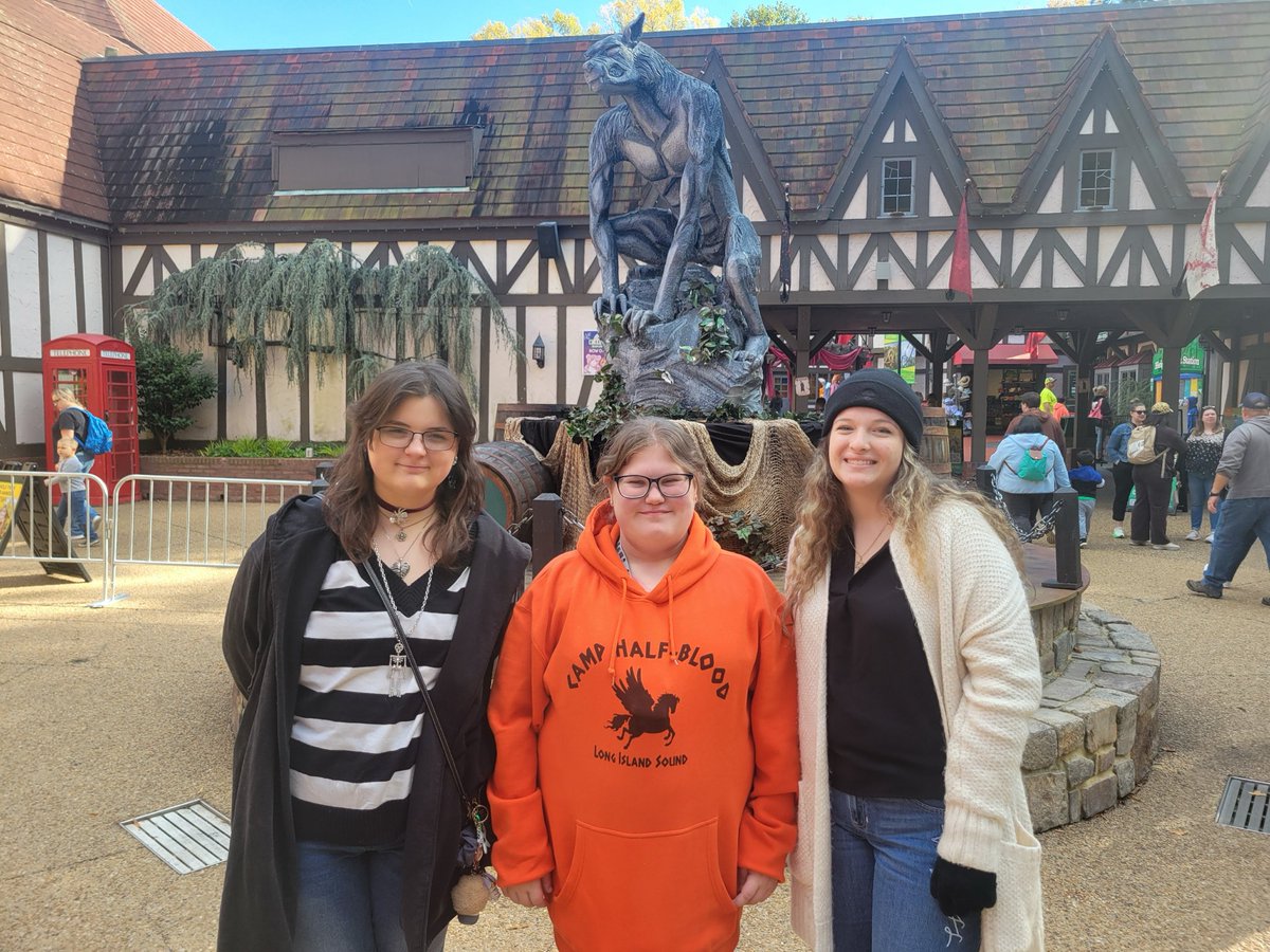 KempsAcademy's tweet photo. 🎢 Our DECA students are spending the evening at Busch Gardens for Howl-O-Scream! 👻 It’s a great opportunity for team bonding, leadership, and a little Halloween fun. Have a spooky good time, Chiefs! 💙 #KHSDECA #ChiefPride #HowlOScream https://t.co/xS7WqbFGxN