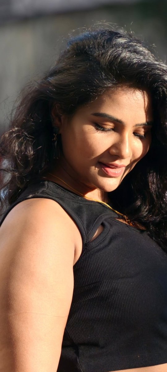 PVeerapandi's tweet image. Good 😊 Morning 🌅 Friends 💫 
மற்றவர்கள் உங்களை எப்படிப் பார்க்கிறார்கள் என்று அதிகம் யோசிக்காதீர்கள், 
எல்லோருமே உங்களை ஒரேமாதிரியாக பார்ப்பதில்லை...!
Inframe : #DhivyaDuraisamy 🌺