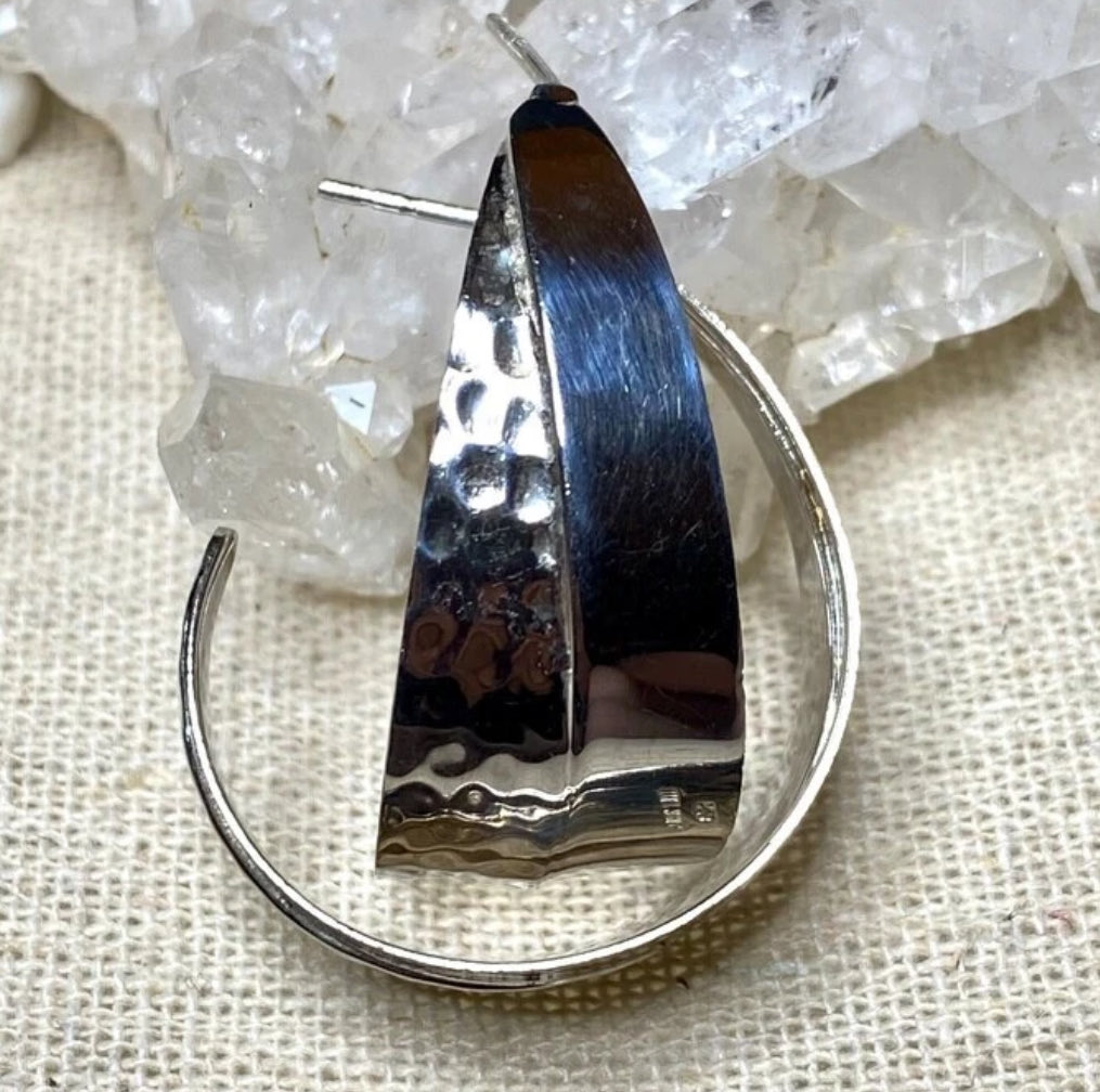 Sterling Silver Half Hammered Earrings - Modern Vintage - 6g

ebay.us/m/tCzCJc

#VintageJewelry #sterlingsilverjewelry #earrings #jewelry #giftideas #foryou