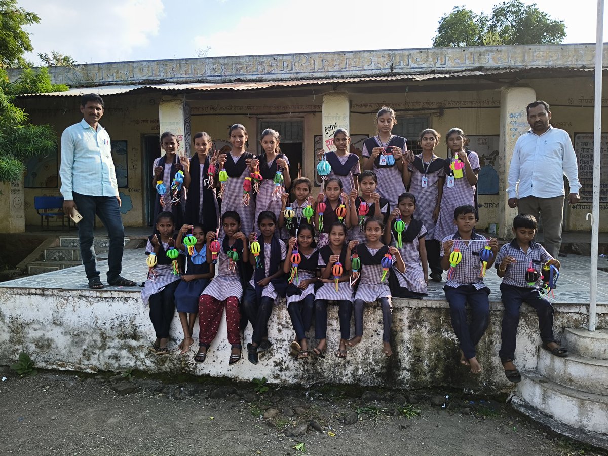 DevraoLekul's tweet photo. Today Our Dnyankumbh Cultural club Sandas have organised Skylamp making workshop toavoid plastics use Compaign.Students have made 127 Diwali lamps to
#Culturalclub
 #एक_देश_एक_धड़कन #OneNationOneHeartbeat #CCRTNewDelhi
@CCRTNewDelhi
@MinOfCultureGoI https://t.co/ugvW9nFoBm