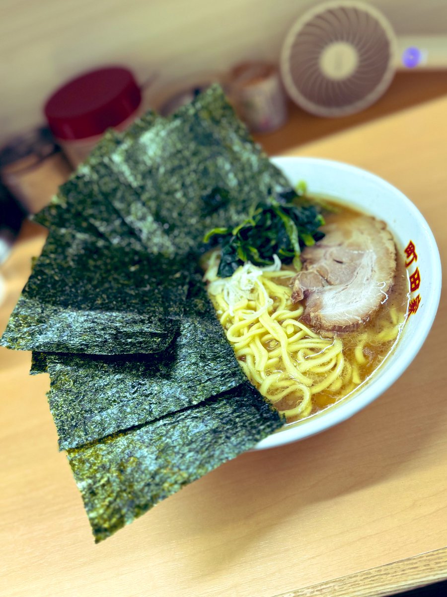少し肌寒いからラーメンがおいしい季節です。
家系めっちゃ好きだけど、ぼくはドロドロしてない系譜の店舗が好きです。
千代作復活してくれえ。