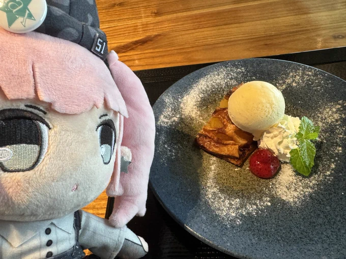 デザートにアップルパイを!! シナモンとカスタードが合わさり…大変美味でした クレインガーデンさんは普通にご飯が美味しい