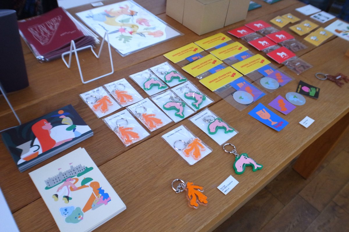 原宿のギャラリー ルモンドでの
髙橋あゆみさんの個展へ  
イラストもグッズも素敵でした！