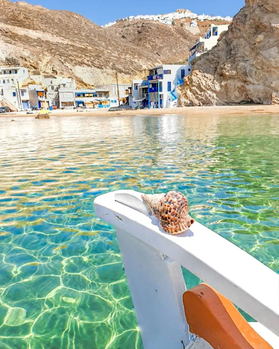 Vasia53639806's tweet photo. Κοχύλι, θάλασσα κα�� σιωπή. Ο τρόπος ομιλίας της Ανάφης. 
📷 @giannistsou. https://t.co/COMT1XOuLy