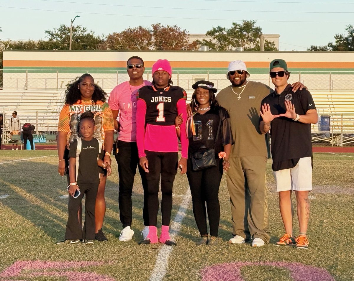 Another Special Moment While Chasing The Dream ⁦<a href="/DereonColemanQB/">Dereon Coleman</a>⁩ Senior Night👨🏾‍🎓 ⁦It Takes A Village ⁦<a href="/baylintrujillo/">Baylin Trujillo</a>⁩ #ASNF #NoFoldInUs #VictoryThroughAdversity #GoCanes #ItsAllAboutTheU