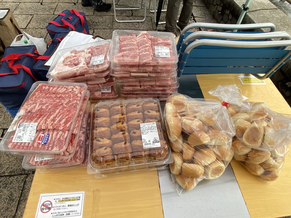 今日は会社のBBQ。前回より肉増えてる