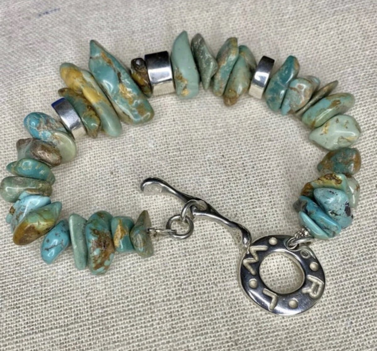 RLM Studio Chunky Turquoise Sterling Silver Toggle Bracelet - 8-8 1/2” - Vintage

ebay.us/m/xoqdGZ

#VintageJewelry #bracelet #turquoise #sterlingsilverjewelry #gift #foryou