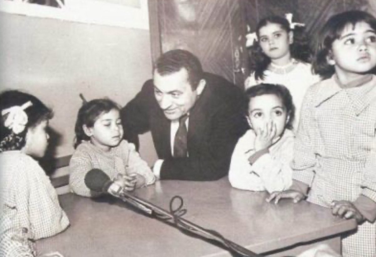 ما هي نادْرة في مصر حاكم يطلع ابن حلال

حاكم يِدادى الجميع ويبوسْ رقيق الحال 

 عبدالرحمن الأبنودي

رحم الله سيادة الرئيس حسني مبارك وأسكنه فسيح جناته.