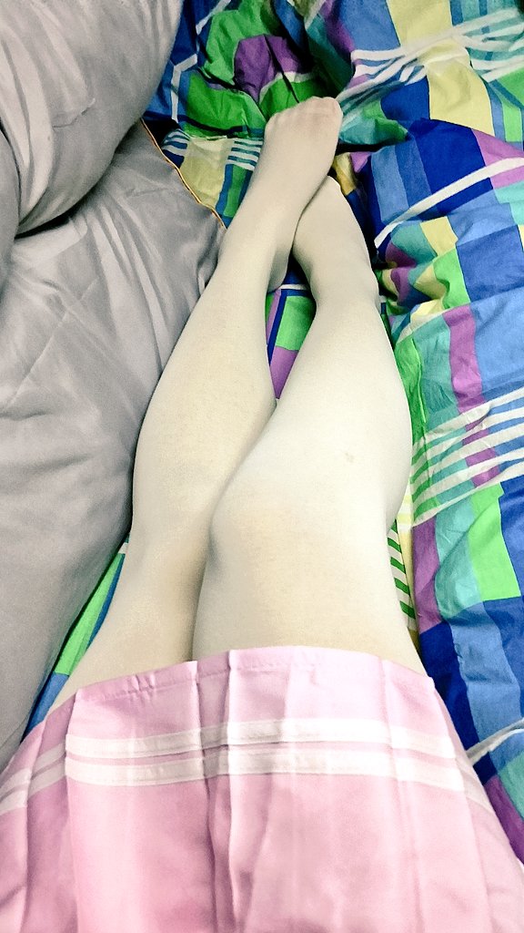 Ye_Huohuo_'s tweet photo. 买的新衣服到了哇，在床帘里偷偷换上玩玩小玩具😋

#男娘 #伪娘 #雌堕 https://t.co/JMChHUr9AM