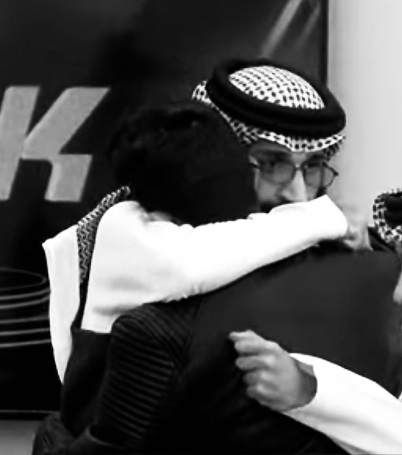 يا صاحبي صبرك ترا الدنيا كفاح
محدٍ علي وجه البسيطه مستريح

اللي يبي القمه ومكسور الجناح
واللي علي القمه وخايف لا يطيح .

 #كاريزما85