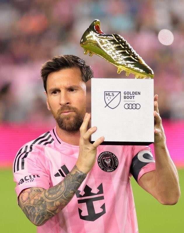 ModoScaloneta's tweet image. 🇦🇷⭐️ Lionel Messi suma 39 GOLES Y 20 ASISTENCIAS en 48 JUGADOS durante el 2025, con 38 años.

QUÉ LOCURA. 🐐