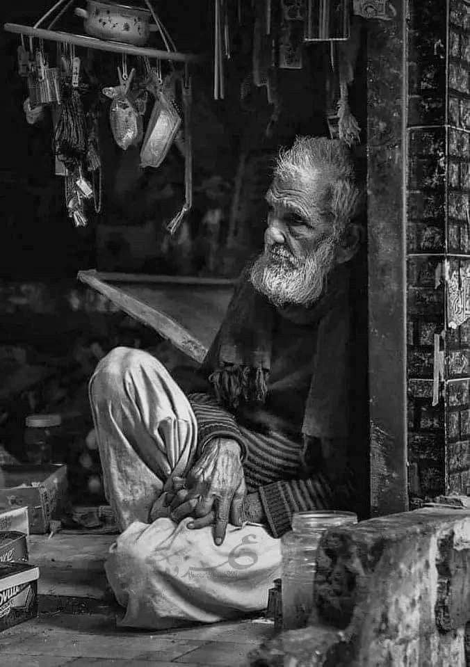 _BazamESukhan's tweet photo. मैं तो हर हाल में ख़ुश हूं मेरे मालिक लेकिन 
तेरे  मुनकिर  मुझे  देखेंगे तो  क्या  सोचेंगे!! https://t.co/r6kDZsVikR