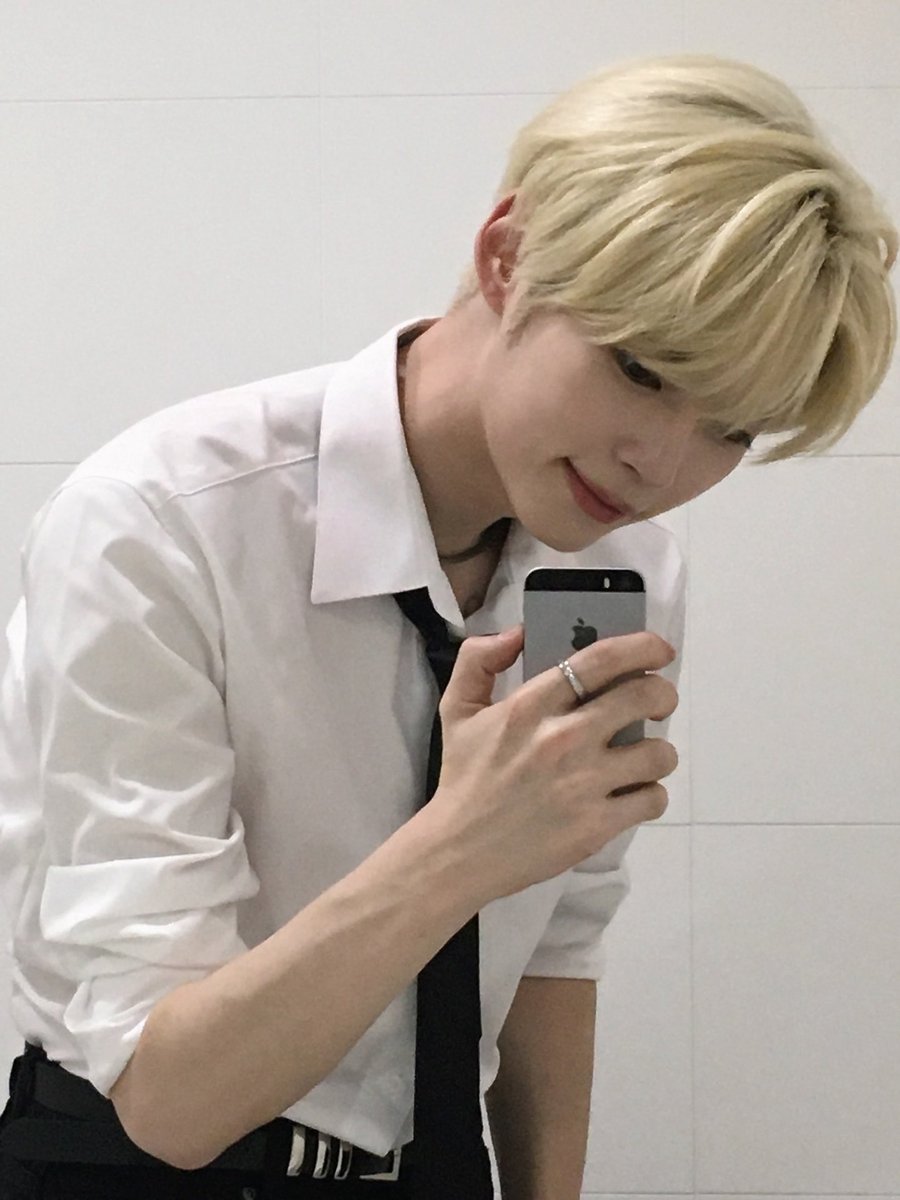 라아 tweet media