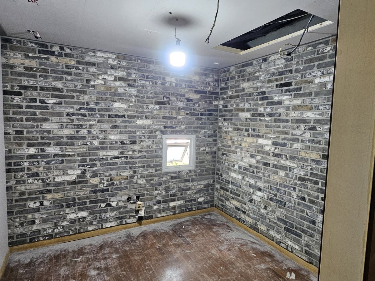 감옥 컨셉의 룸