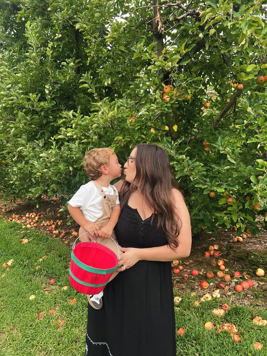 Stratton_38's tweet image. Happy (third) anniversary to this beautiful woman! Cannot wait to continue building a life with you. ❤️