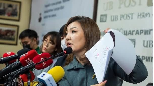 Хөөрхий охин амьд байх байжээ. Эго нь дэндсэн тэнэг хүүхнээс бол амь насаа алджээ