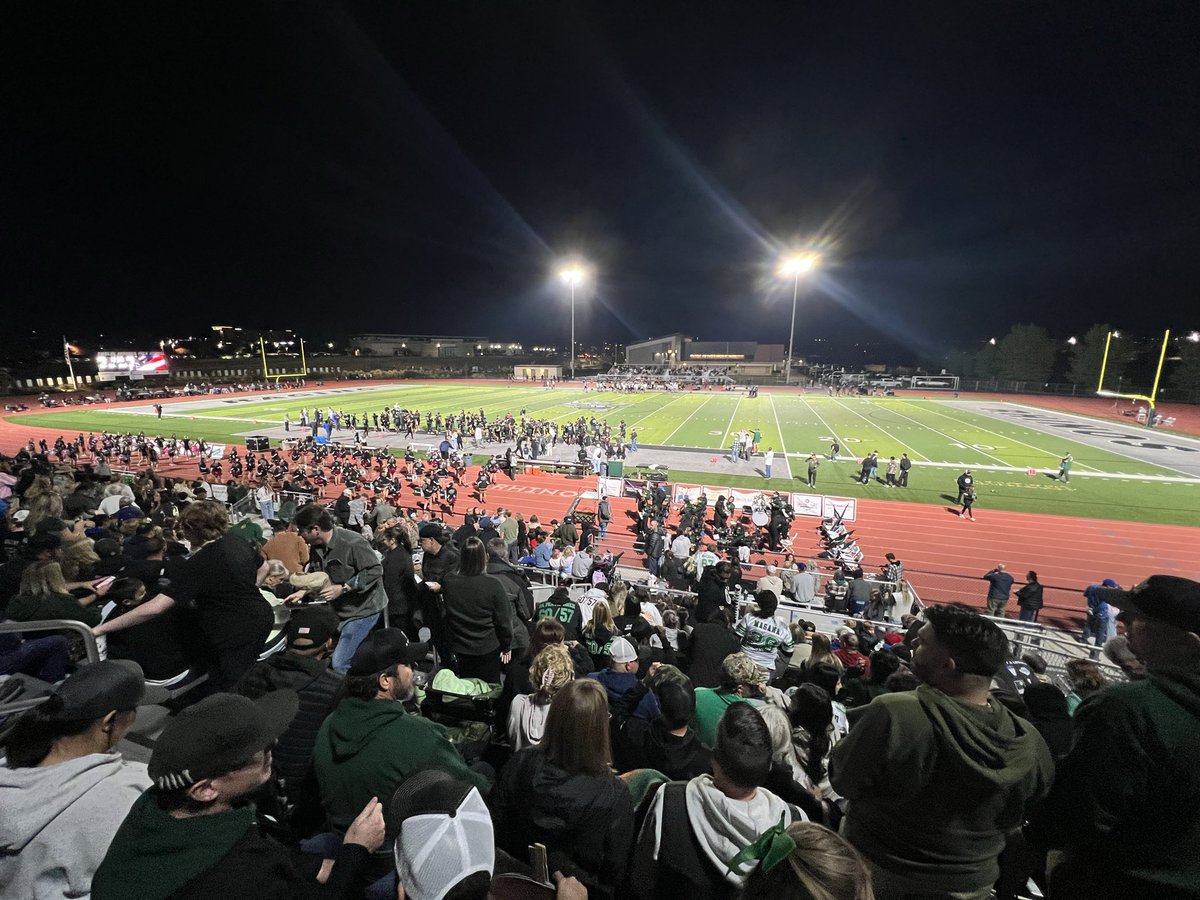 Kickoff underway for homecoming &amp; Senior night at 12B. Rhinos vs the Honkers, no wind, 64 degrees. YC to receive opening kickoff. 

<a href="/12BridgesFball/">Twelve Bridges Raging Rhinos Football</a> @yubacityfb <a href="/GrantFowler54/">Grant Fowler</a> @sacbee_joed @brandonhuffman @gregbiggins <a href="/adamgorney/">Adam Gorney</a> <a href="/alecsimpson5/">Alec Simpson</a> <a href="/NickFarman55/">Nick Farman M.S.</a> <a href="/WCPSacramento/">West Coast Preps Sacramento</a>