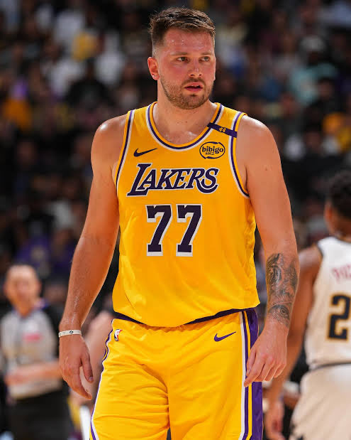 BiscSport23's tweet image. LUKA MF DONCIC IN THE 1ST QUARTER 

23 pts 
8/12 FGs
4/7 3FGs

CARRY US LUKAAAA