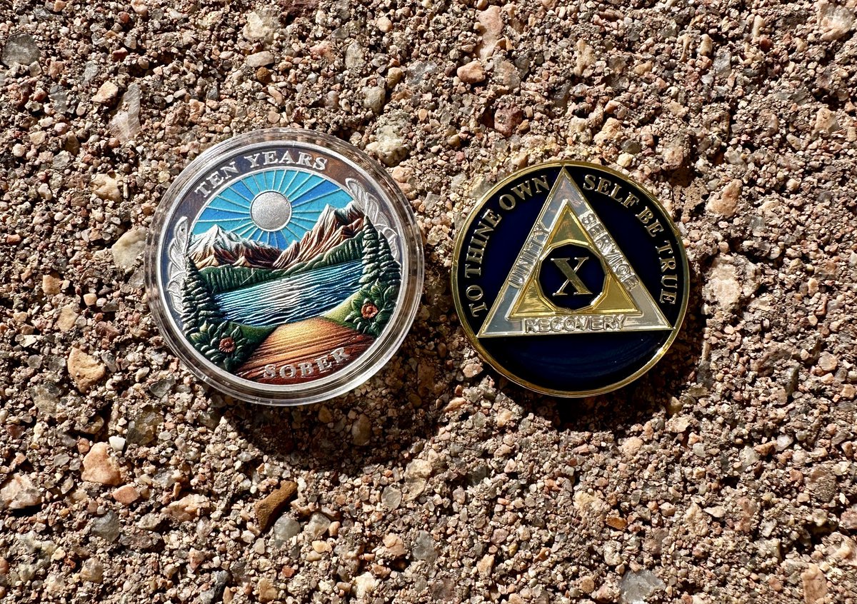10 years sober today!!! 

Playing some games tonight on kick! 
Come say hi or ask any questions you may have regarding sobriety. 

Kick.com/darkfoxshadows