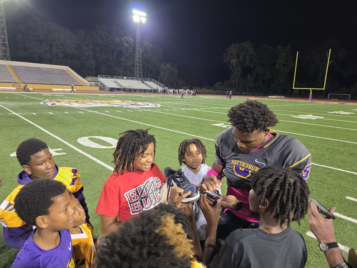 Dale_Dowden's tweet photo. 2026 ⭐️⭐️⭐️⭐️⭐️ WR and #Tennessee committ @Tkgot5 made an impact in tonight's win for Hattiesburg

"Ayyee, I love yall! Keep supporting. Keep gettin' live and we gonna turn up. Go Vols!" -Keys to Vol Nation

Keys is definitely a favorite among the young guys
@VolsOnSI https://t.co/o4fCQq2x22