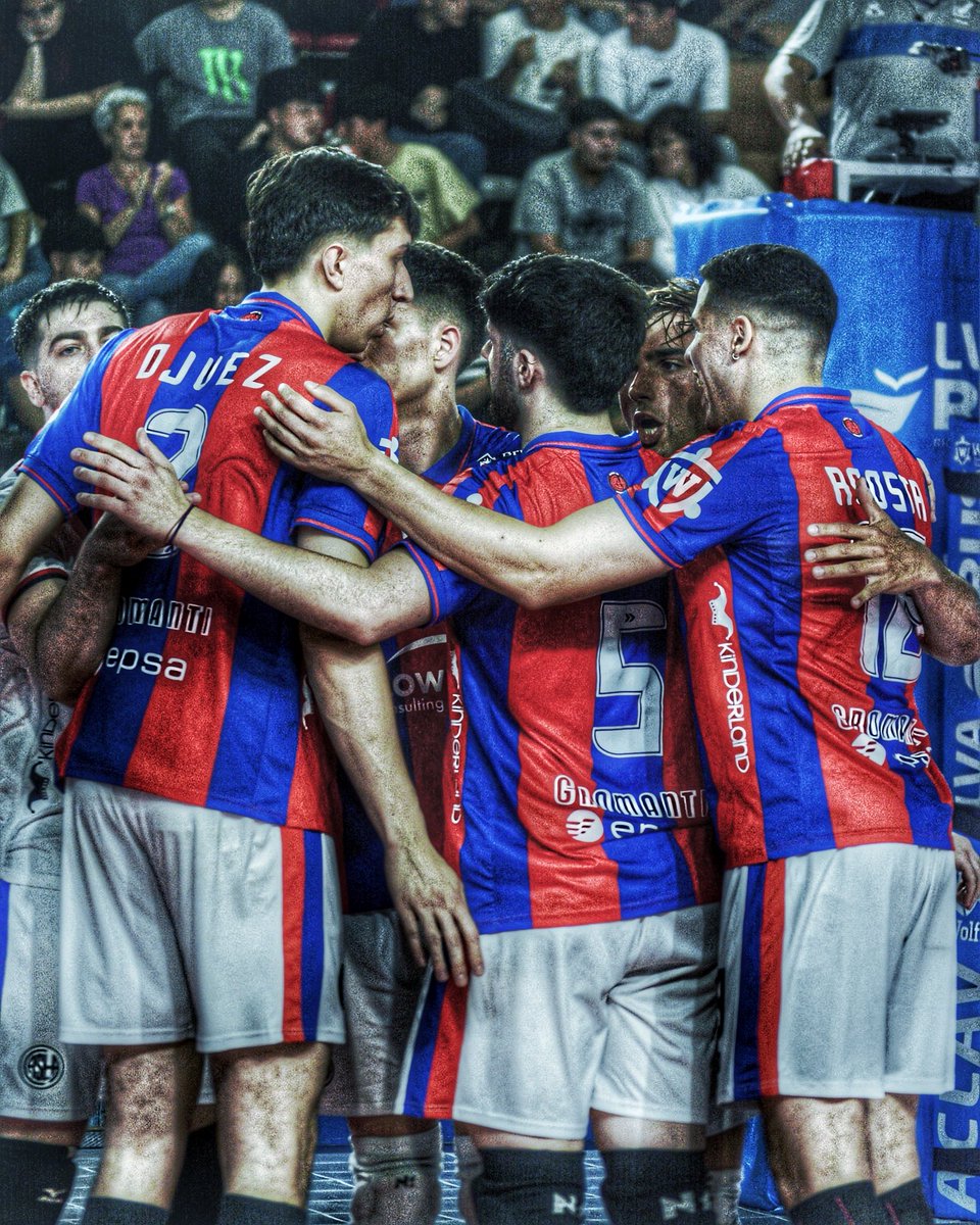 DebateSL's tweet photo. 🏐🏆 ¡#𝐒𝐀𝐍𝐋𝐎𝐑𝐄𝐍𝐙𝐎 𝐂𝐀𝐌𝐏𝐄𝐎́𝐍 𝐃𝐄 𝐋𝐀 𝐒𝐔𝐏𝐄𝐑𝐂𝐎𝐏𝐀 𝐃𝐄 𝐕𝐎𝐋𝐄𝐘! 

#VamosCiclón 🔵🔴 https://t.co/G86qKpJ7kB
