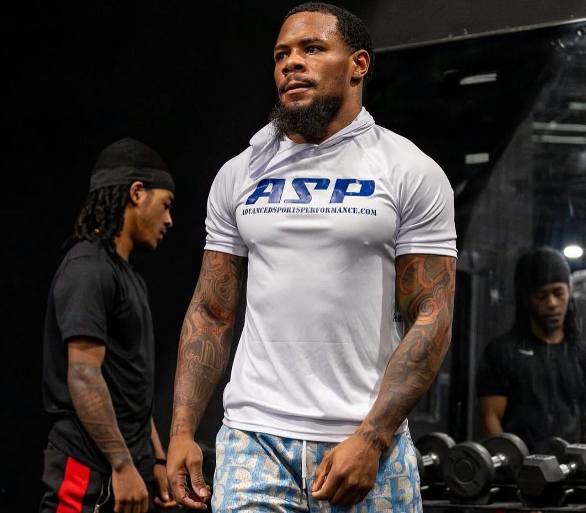 Pitbull might be in trouble.

Roach lookin like a 140 Micah Parsons 

12/6/25 San Antonio! 

#BOXINGnBBQ
#BOXING