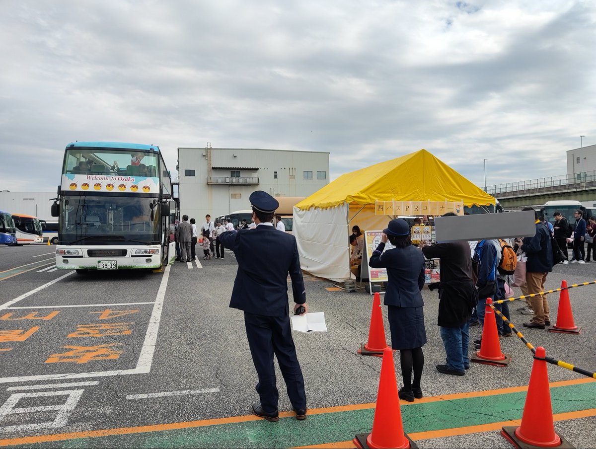 jrbus_dreamgo's tweet image. まだまだ盛り上がっております🚌
にしばくんもゲリラでおさんぽしたりしています🐕
 #中国ハイウェイバス開業50周年