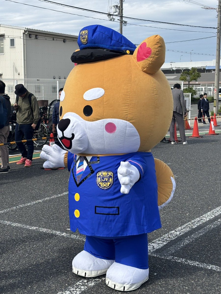 jrbus_dreamgo's tweet image. まだまだ盛り上がっております🚌
にしばくんもゲリラでおさんぽしたりしています🐕
 #中国ハイウェイバス開業50周年