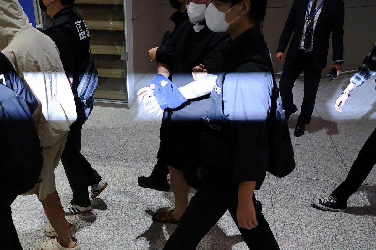 bopichsoeun's tweet photo. 🚨 Major Alert! The New York Times has uncovered disturbing revelations about Thailand being a gateway for an online crime network that has scammed 16 Americans out of a staggering $6 billion. In an article published on October 23, 2025, sources from the U.S. Treasury Department detailed how this scam operation utilized Thailand's airport as a transit point for fraud and illicit activities.

The report highlights that many individuals are lured to Thailand with promises of jobs in customer service and information technology, only to find themselves trapped in a nightmare. Once they arrive in Bangkok, these individuals are often smuggled across the border, detained in illegal facilities, and subjected to physical abuse and torture.

This shocking exposé raises serious concerns about safety in Thailand, as it appears to serve as a hub for online fraudsters while the government continues to promote a positive image. It’s crucial to stay informed and vigilant in these times. 

#Thailand #OnlineScams #NewYorkTimes #SafetyFirst #Awareness