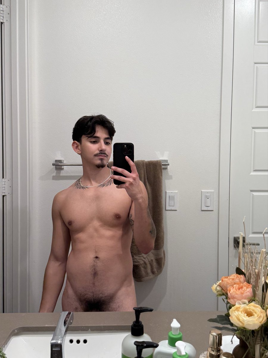 christixnkz's tweet photo. Putting in work I think https://t.co/EeOp6qUKPP