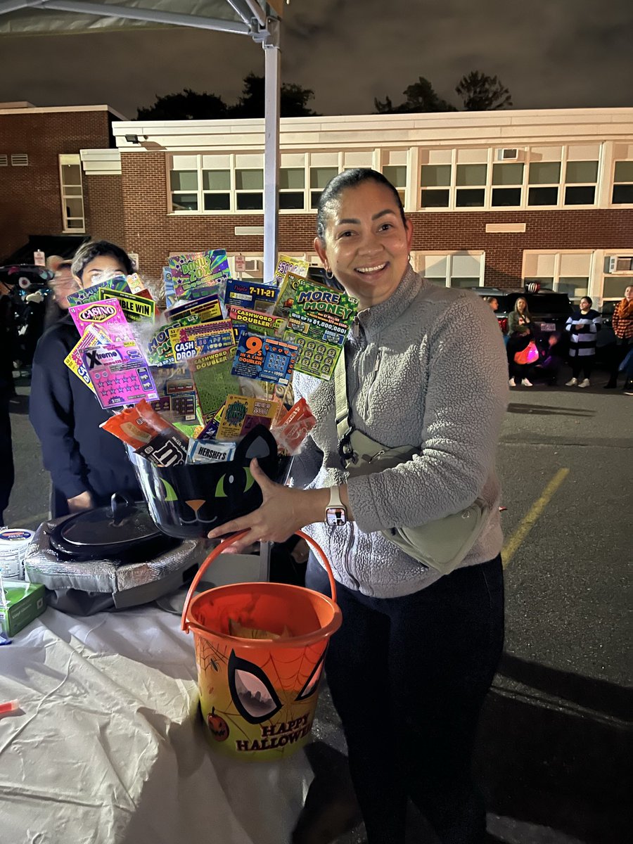 WH_EPTA's tweet photo. 🎃 A Huge Thank You from the 6th Grade Committee! 🎃

We just want to say a big thank you to everyone who came out to support our annual Trunk or Treat! The decorated trunks were absolutely amazing! You all went above and beyond with your creativity and spirit 👻🖤💛 https://t.co/QOAEBu8LaF