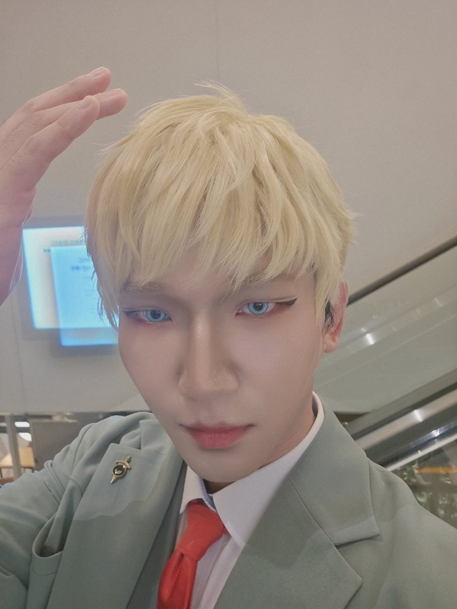 로이(ROmantic koI) (@sperospera96) on Twitter photo 척! 척!