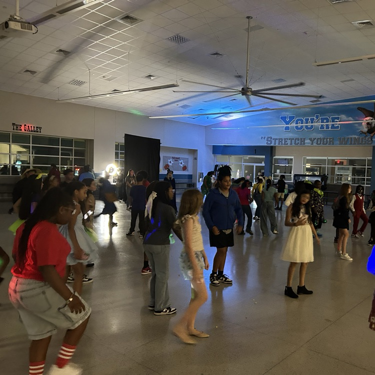RMcNairJH's tweet image. 🎃 Tonight’s Fall Dance was a blast! Our students showed off creative and unique costumes while dancing the night away. 🕺💃 Big thanks to our amazing PTO for hosting and to our staff for chaperoning! 🦅 #EaglePride #FallFun