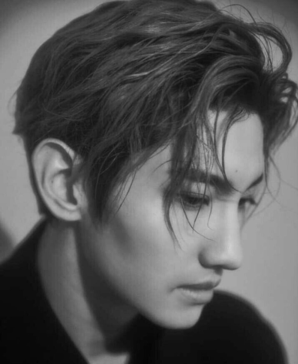 俯く横顔
かっこ良くて美しい✨

(※画像お借りしました🙇)

#チャンミン #MAXCHANGMIN 
#東方神起 #TVXQ