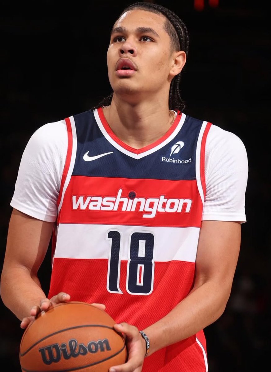 TheHoopCentral's tweet image. Kyshawn George tonight:

34 Points
11 Rebounds 
4 Assists 
3 Blocks
2 Steals
11/15 FGM
7/9 3PM
5/5 FTM