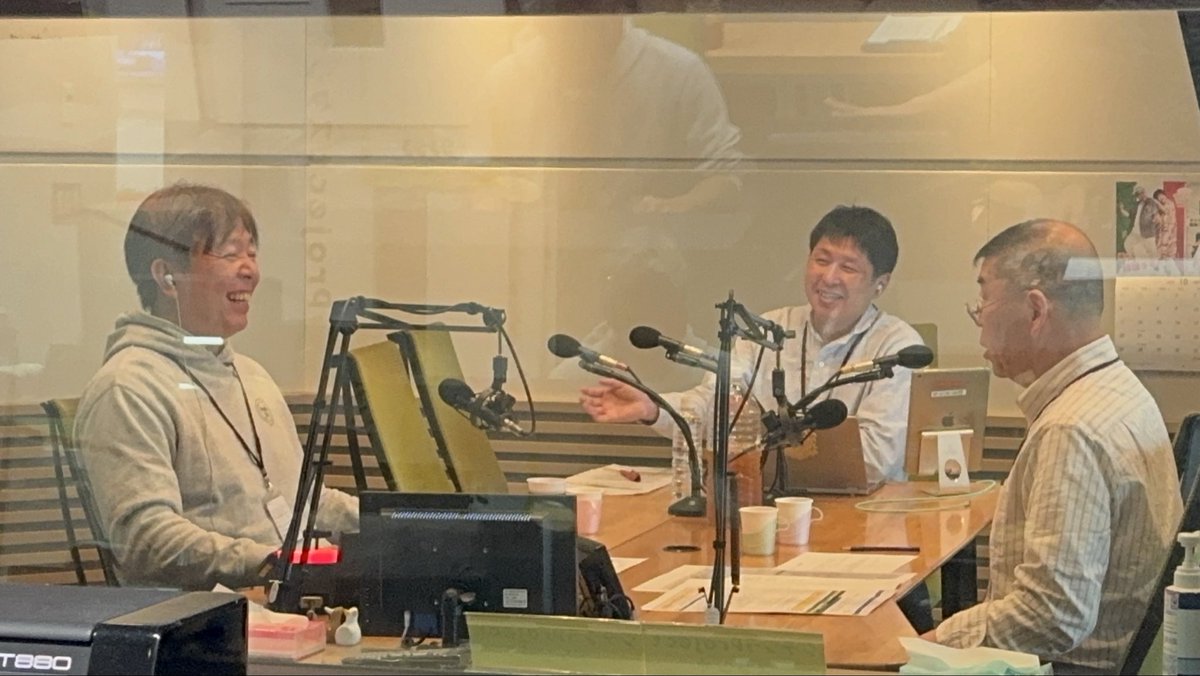 【 10月25日 (土) 】

始まりました！！

絶賛！南光師匠は
『 じゃりン子チエ 』のお稽古中👵🏻
竹内さんは放送前に
そちらのチケットをポチッと💸

radiko📻🔗 radiko.jp/share/?t=20251…

#ABCラジオ #なにナン