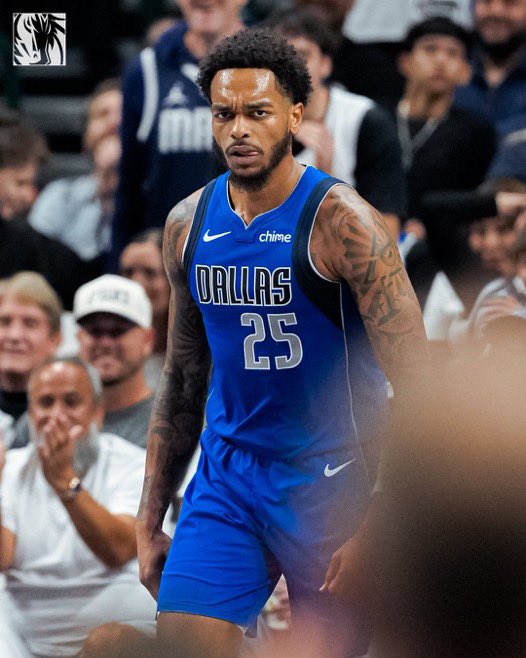 MavsMuse's tweet image. Mavs frontcourt tonight:

PJ Washington - 8 turnovers
Anthony Davis - 5 turnovers
Cooper Flagg - 5 turnovers
Dereck Lively - 2 turnovers

Not having a true point guard is hurting this team bad to start the season.