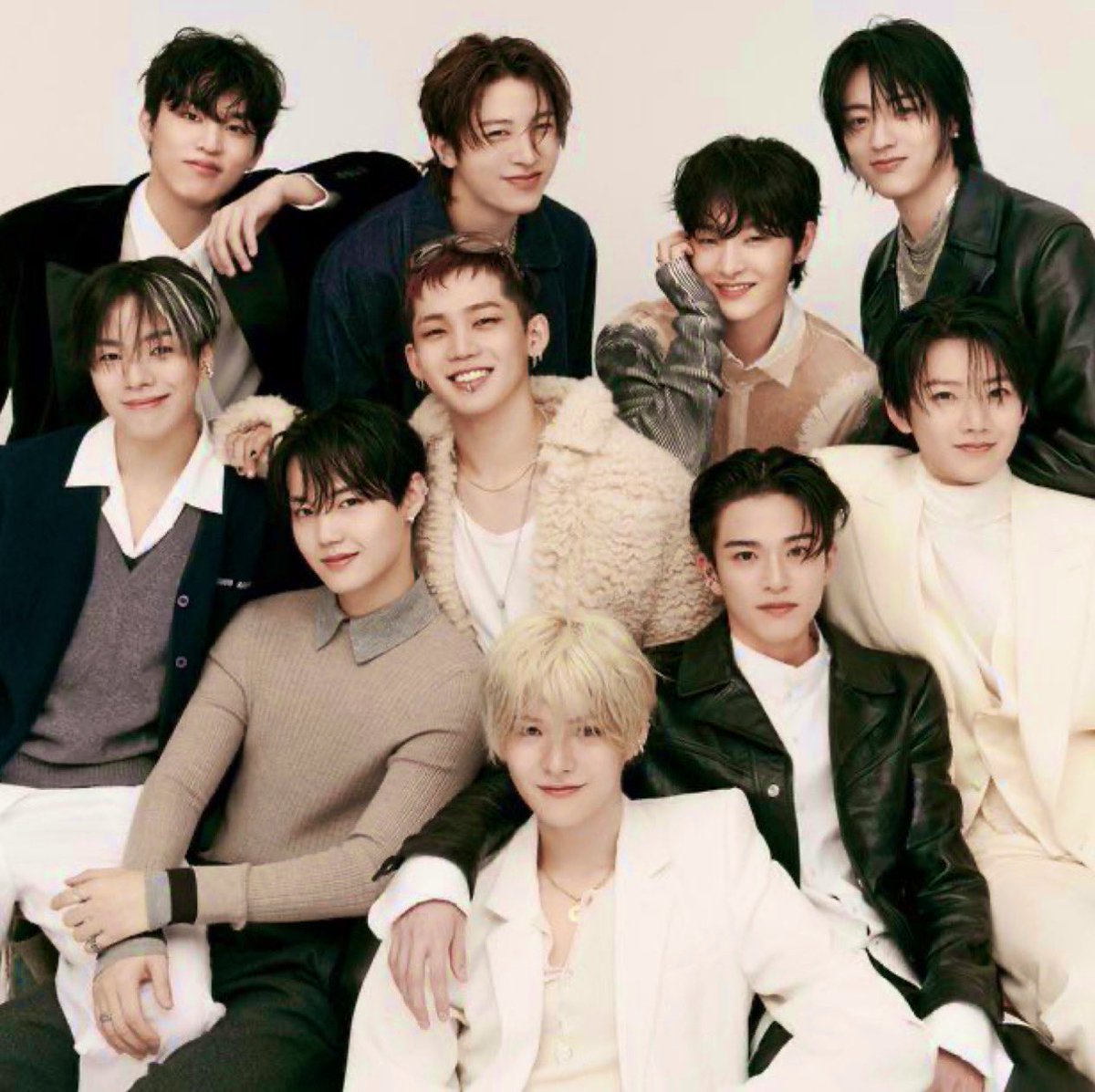 treasure_hd's tweet photo. 🚨DAY 10🚨

1 RT = 1 VOTE
1 REPLY = 1 VOTE

I vote #TREASURE for Fans’ Choice - Male Award #2025MAMAVOTE https://t.co/17tbLpuLQv