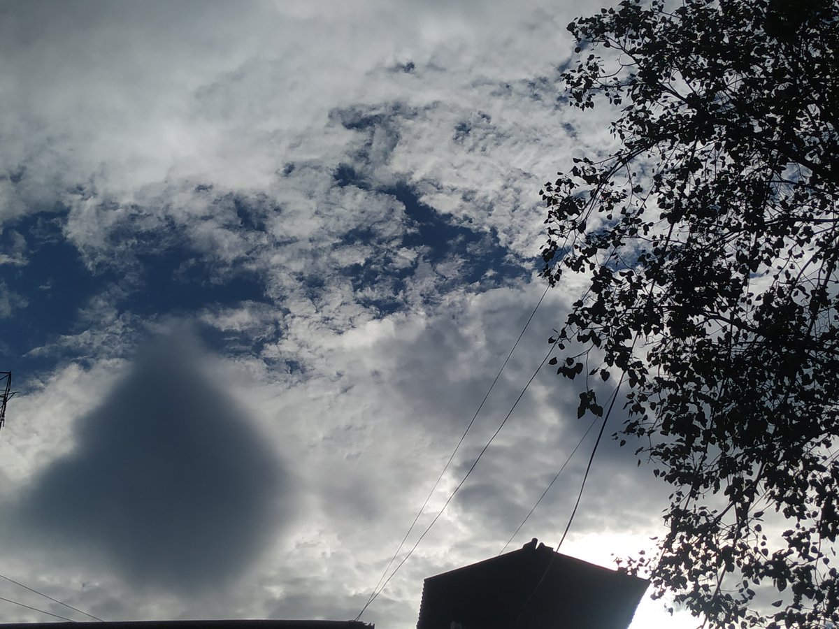 curious__coffee's tweet image. Cloud-kissed morning ☁️
#AkshArt
#theme_pic_India_clouds 
#theme_pic_India_mornings
