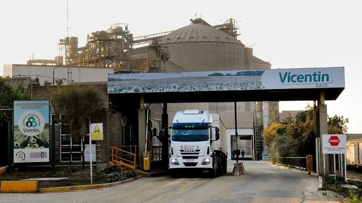 📌Los temas de la Síntesis del Día

🇦🇷 A 2 días de las elecciones, Javier Milei se reunió con el CEO de JP Morgan, Jamie Dimon.
💬 “Es fundamental enviar señales claras a los mercados”.
📊 El Gobierno informó superávit fiscal y el caso Vicentin tuvo avances clave.

Más temas: